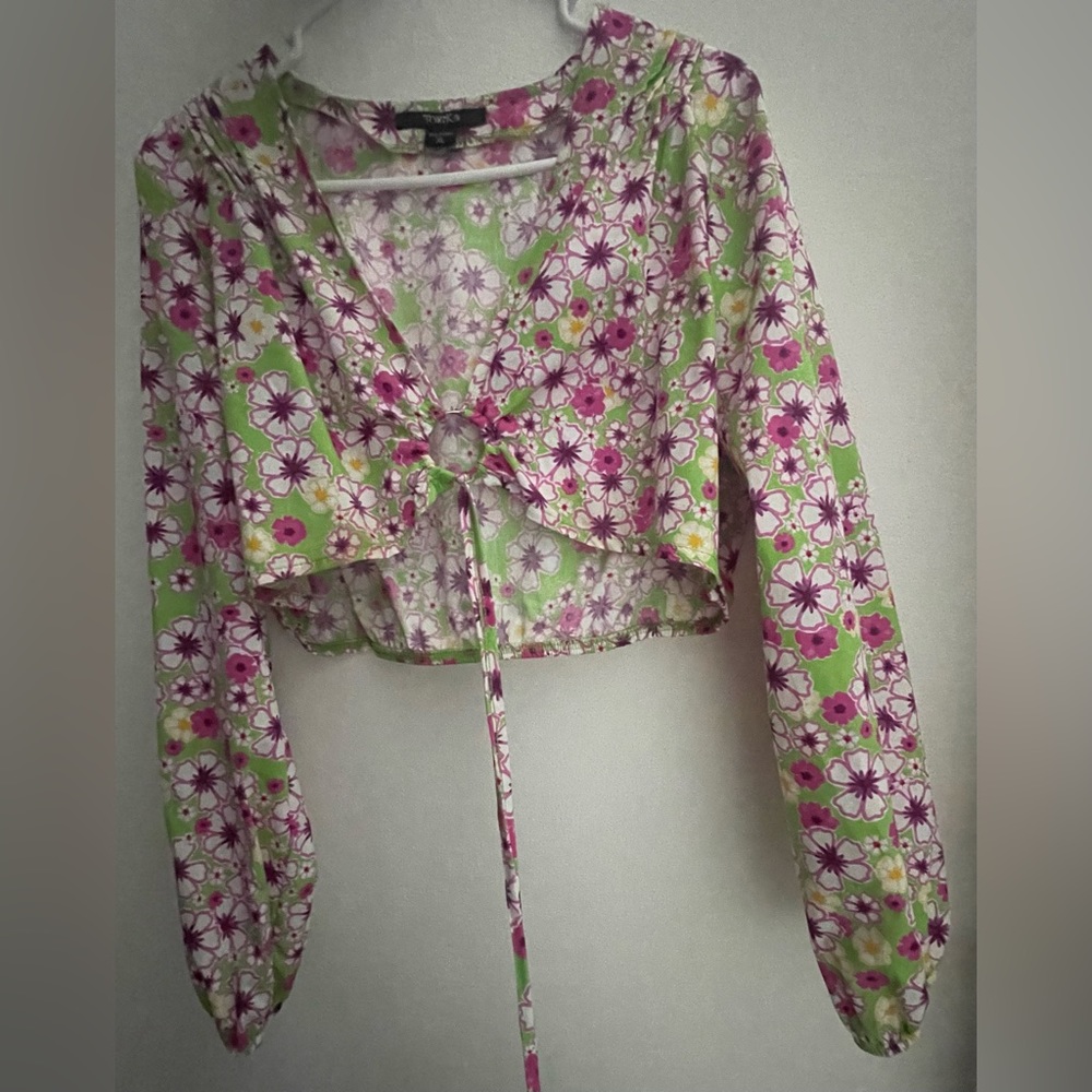 Beautiful Flowered Top.